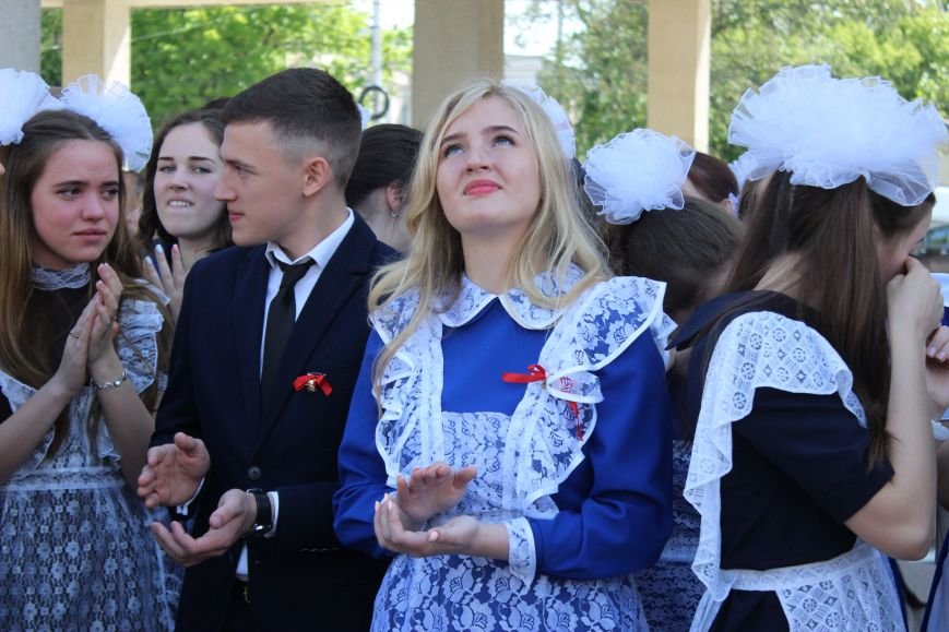 Ульяновские выпускники устроили танцы с учителями и запуск шаров. ФОТО, фото-16