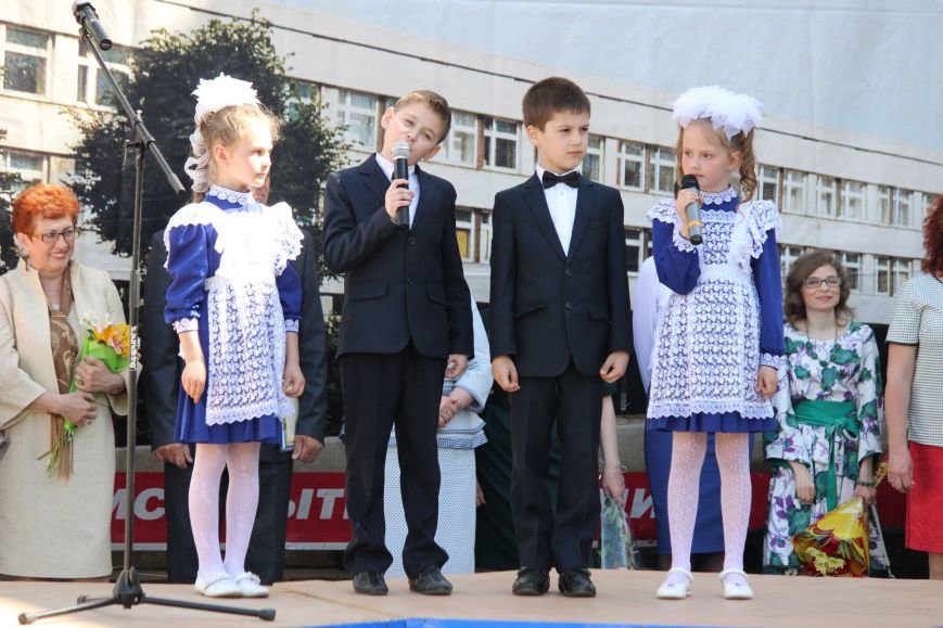 Ульяновские выпускники устроили танцы с учителями и запуск шаров. ФОТО, фото-9