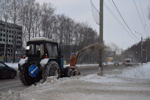 В Ульяновске убирали снег ночью 97 машин, фото-1