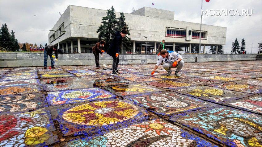 Жителей Ульяновска приглашают отмыть мозаику работы Зураба Церетели 