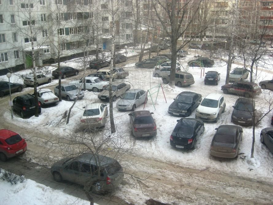 В Ульяновске детскую площадку превратили в автопарк, фото-1