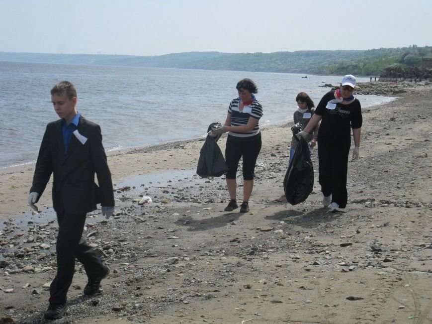 В Ульяновской области убрали мусор вдоль береговой линии Волги, фото-1