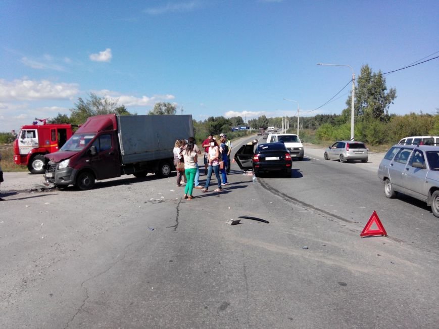 В Ульяновске случилась авария с участием трех автомобилей, фото-1