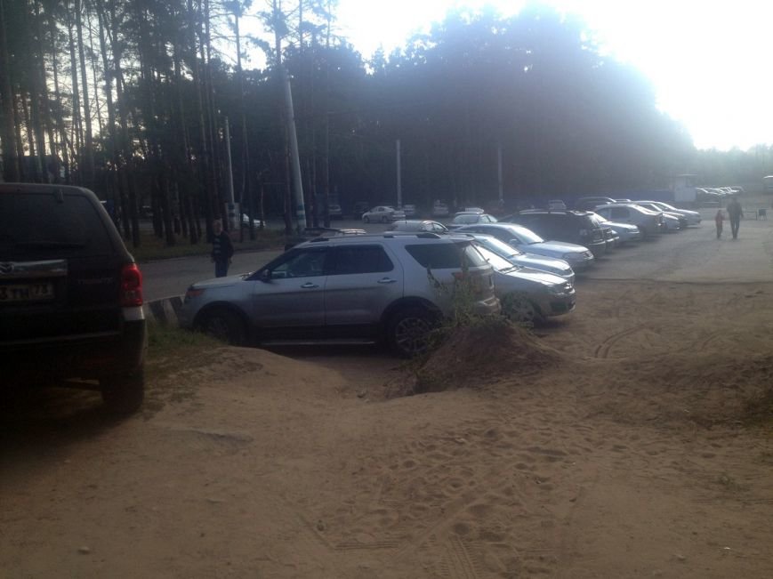 Парковка возле парка 40-летия ВЛКСМ, фото-1
