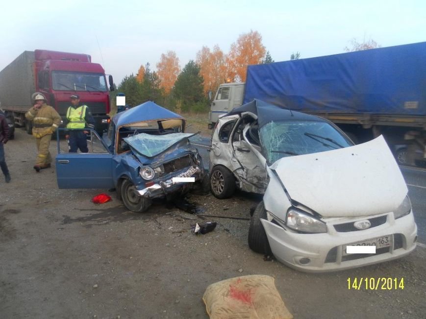 Вчера в Ульяновской области лоб в лоб столкнулись «ВАЗ-111960» и «ВАЗ-2101», фото-1