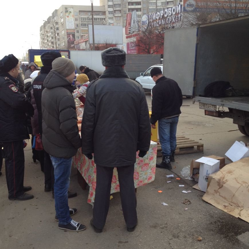 Ульяновских покупателей гнали с ярмарки тракторами, фото-1