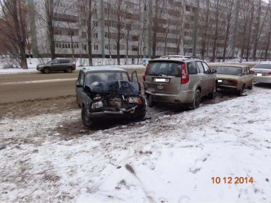 Малоопытный водитель разбил в Ульяновске чужой внедорожник (фото) - фото 1