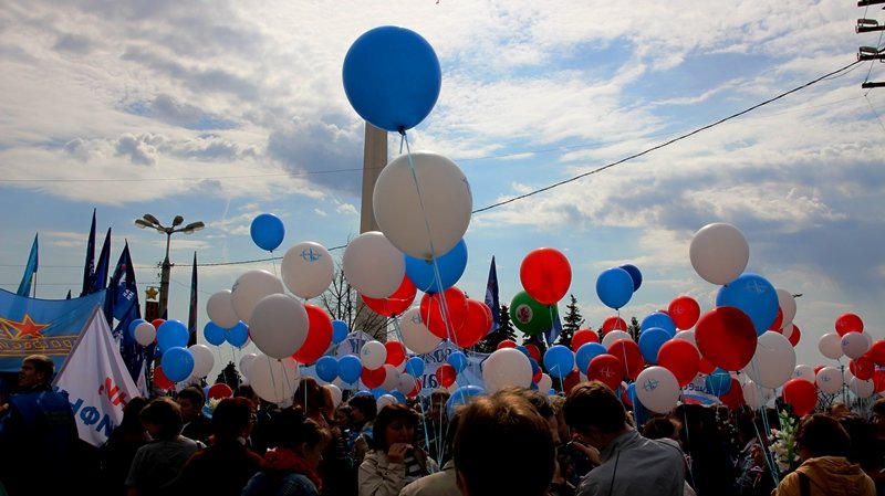 Фоторепортаж: 1 мая состоялось шествие в честь праздника (фото) - фото 1