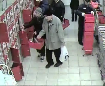 Мужчина украл в супермаркете сумку с продуктами и телефоном, фото-2