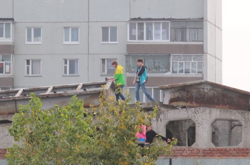 Дети делают селфи на крыше ульяновской гимназии, фото-1