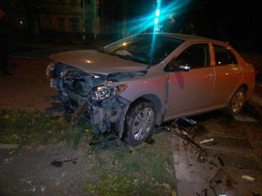Вечером в центре Ульяновска разбились два автомобиля, фото-3