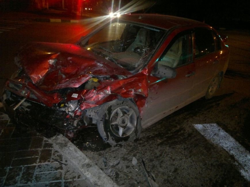 Вечером в центре Ульяновска разбились два автомобиля, фото-4