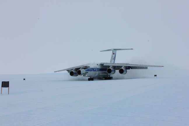 Ульяновский самолет сел в Антарктиде (фото) - фото 1