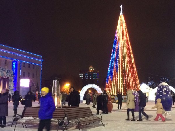 В Новый год ульяновцы победили мороз на площади Ленина (фото) (фото) - фото 1