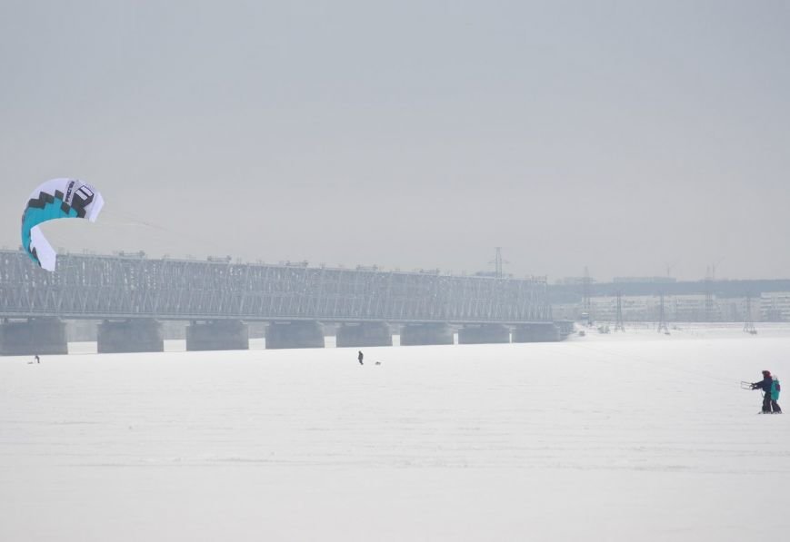 Ульяновцы бегали по льду наперегонки с ветром (фото) - фото 1