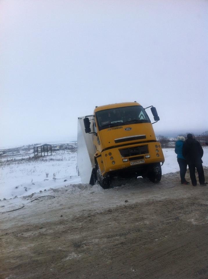 Под Ульяновском грузовик упал в кювет, фото-1