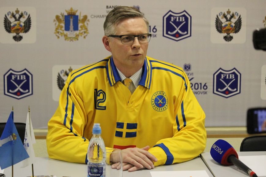 Посол Швеции с соотечественниками поддержали свою национальную команду, фото-3