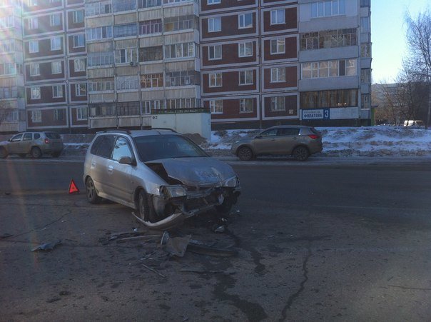 В Заволжье столкнулись три автомобиля, фото-1