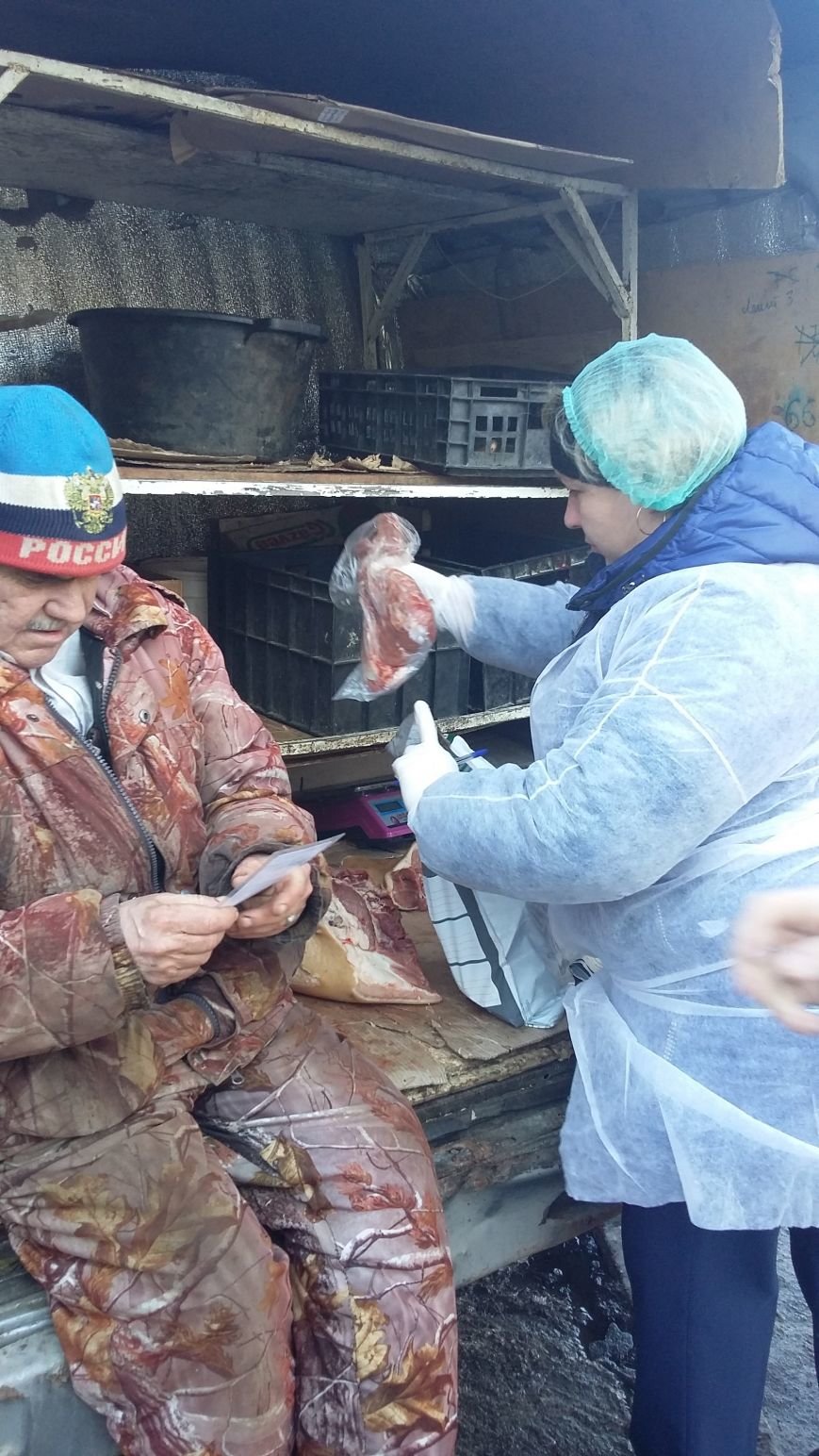 В Ульяновске продавец мяса накинулся на ветеринаров, пришедших с проверкой, фото-1
