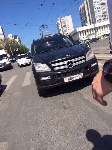 В центре Ульяновска «Мерседес» задавил девушку на переходе, фото-2