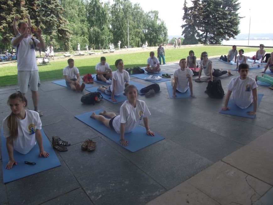Десятки ульяновцев приобщились к йоге. ФОТО, фото-10