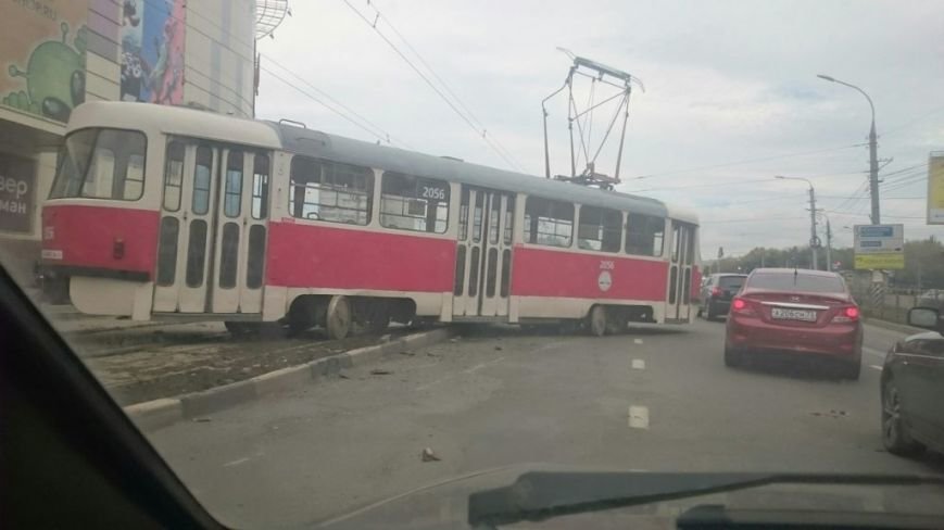 В Ульяновске еще один трамвай сошел с рельсов. ФОТО, фото-1