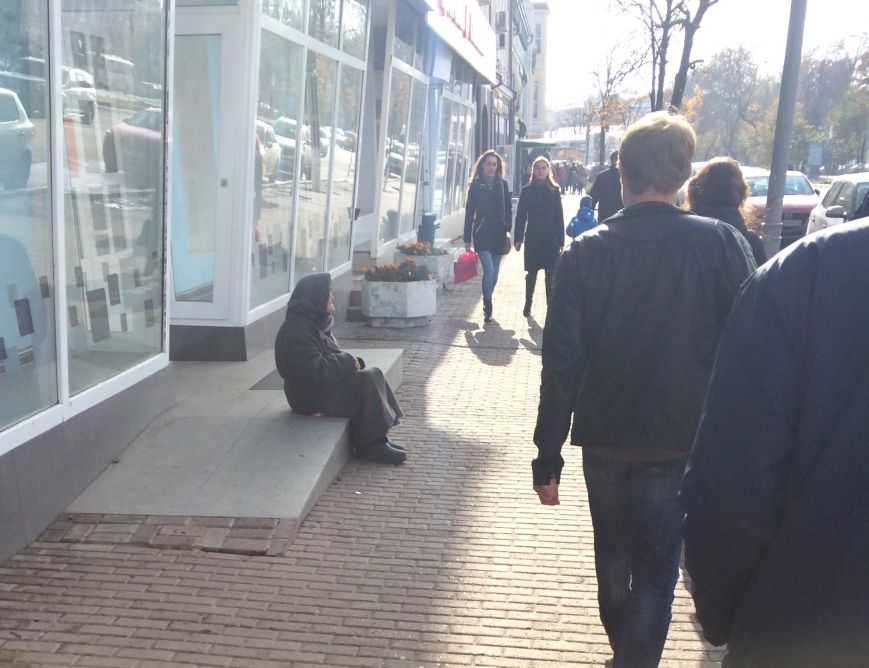 Пенсионеры выходят с протянутой рукой на улицы Ульяновска. ФОТО, фото-1