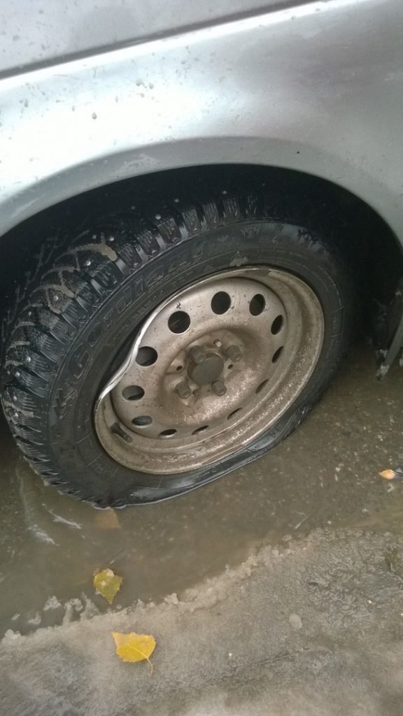 В Ульяновске 5 автомобилей попали в яму возле дома. ФОТО, фото-2