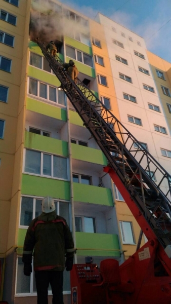 Из горящего дома в Ульяновске эвакуировали 6 человек. ФОТО, фото-2