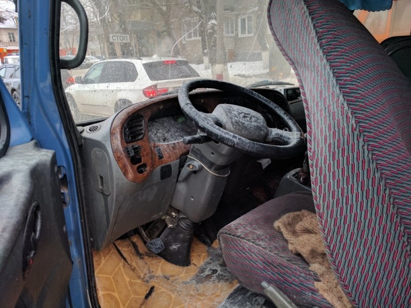 В Ульяновске загорелся автобус с людьми. ФОТО, фото-1