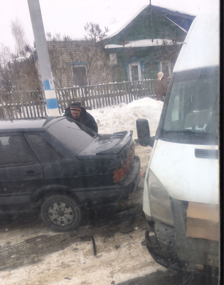 В Ульяновске возле остановки случилось ДТП с маршруткой. ФОТО, фото-3