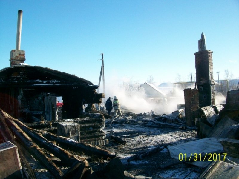 Под Ульяновском полностью сгорели жилой дом, баня и гараж. ФОТО, фото-2