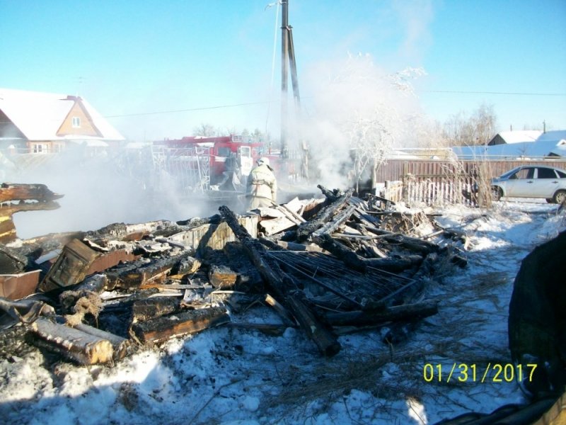 Под Ульяновском полностью сгорели жилой дом, баня и гараж. ФОТО, фото-1