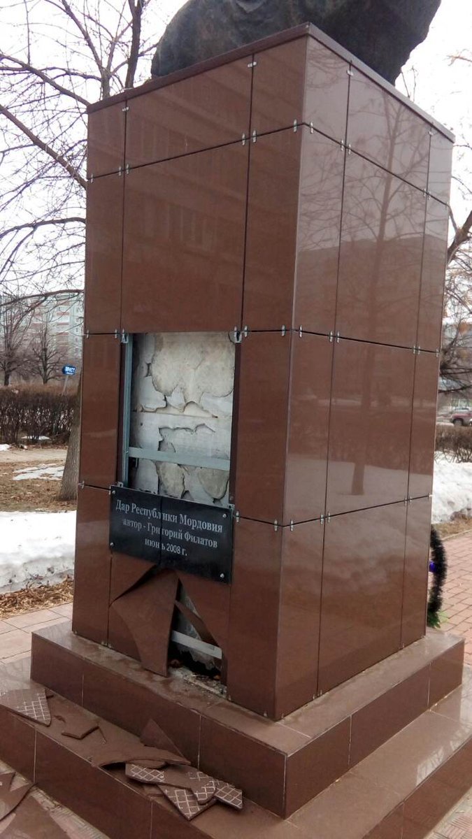 В Ульяновске вандалы изуродовали памятник Степану Эрьзя, фото-2