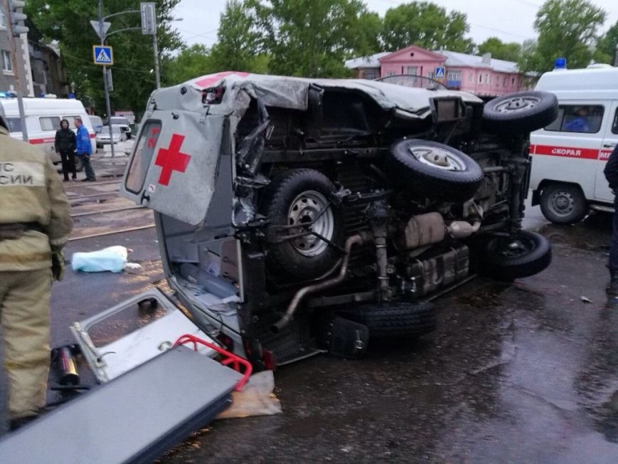 В Засвияжье погиб водитель ВАЗа, протаранивший «скорую помощь». ФОТО, фото-2