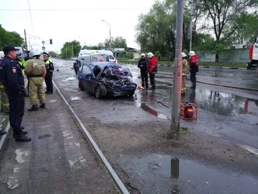 В Засвияжье погиб водитель ВАЗа, протаранивший «скорую помощь». ФОТО, фото-1
