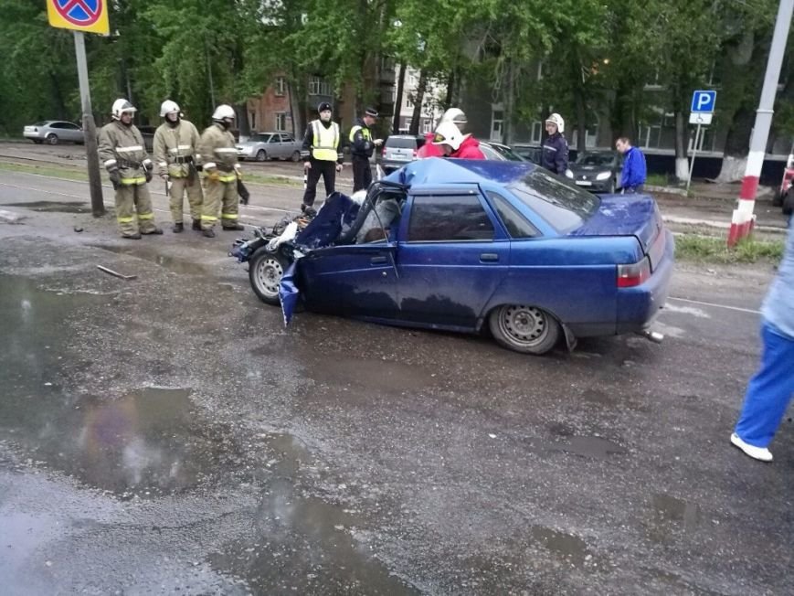 В Засвияжье погиб водитель ВАЗа, протаранивший «скорую помощь». ФОТО, фото-3